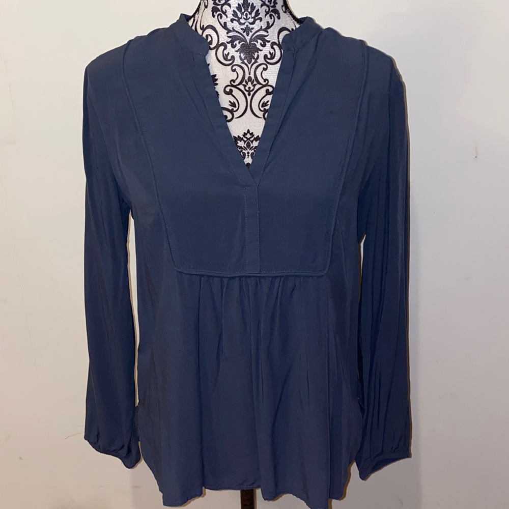 3/$45 LOFT Navy Blouse with V-Neck Size Medium 100% Soft Rayon